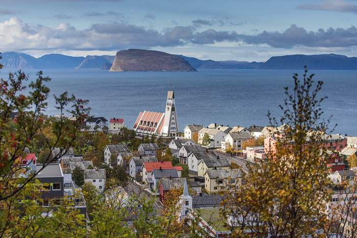 Hurtigruten COASTAL EXPRESS Mountain Hike Hammerfest Norway ©Orjan Bertelsen.JPG